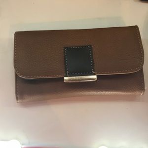 Brown wallet never used ! Still with tag😊